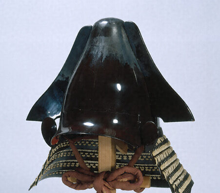 富士山を表した兜で、日根野形の形式で作られている江戸時代の兜で