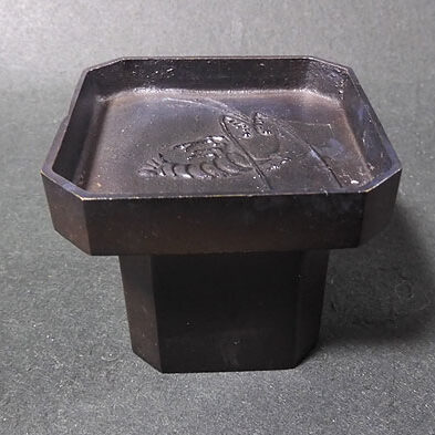 栃木県宇都宮市のお客様より金工作品の蓋置を買取ました