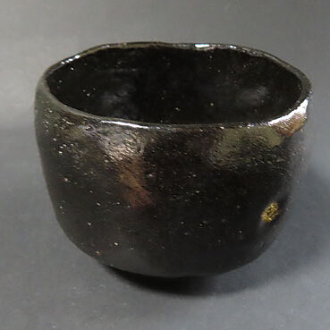 福井県高浜町のお客様より骨董品買取で黒樂茶碗を買取ました