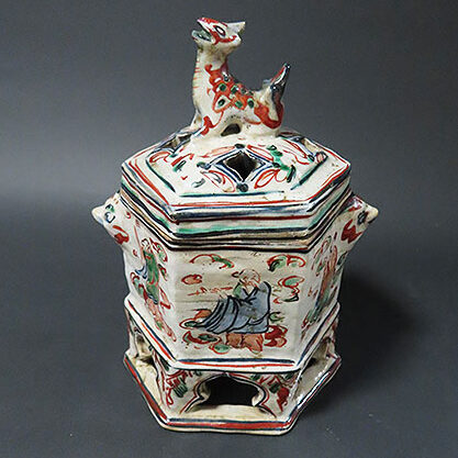 福井県坂井市のお客様より骨董品買取で赤絵の香炉を買取ました