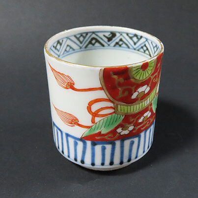 栃木県日光市のお客様より骨董品買取で伊万里焼の覗き猪口を買取ました