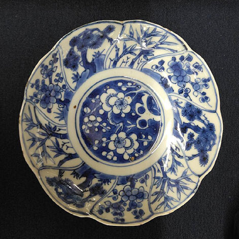 名古屋のお客様より骨董品買取で陶芸作品の伊万里焼を買取ました