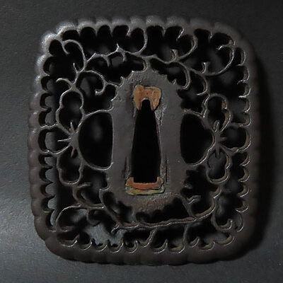 山梨県大月市のお客様より骨董品宅配買取で金工作品の鍔を買取ました
