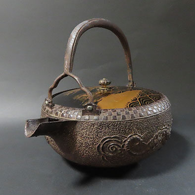大阪の茨木市のお客様より骨董品出張買取で鉄瓶の銚子を買取ました
