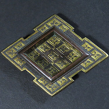 奈良県のお客様より骨董品持ち込み買取で金属工芸作品の引手を買取ました