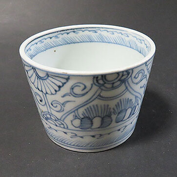 石川県能美市のお客様より骨董品宅配買取で伊万里焼の蕎麦猪口を買取ました
