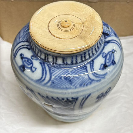 新潟県のお客様より茶道具買取で染付を茶入を買取ました