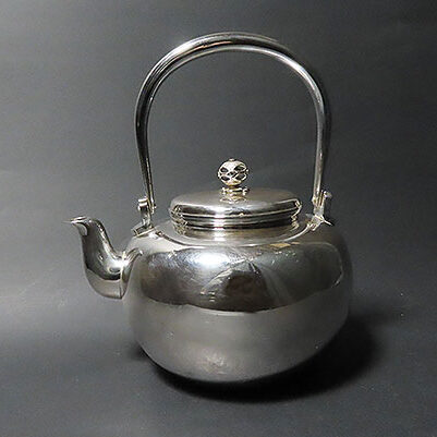 北海道帯広市のお客様より骨董品宅配買取で銀瓶を買取ました