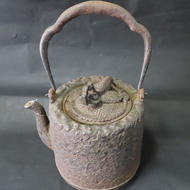 滋賀県竜王町のお客様より骨董品出張買取で鉄瓶を買取ました