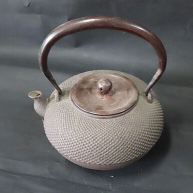 静岡県のお客様より茶道具買取で抹茶道具や煎茶道具に使う鉄瓶を買取ました