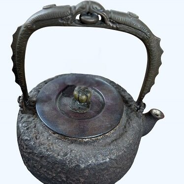 高知県のお客様より骨董品買取で鉄瓶を買取ました