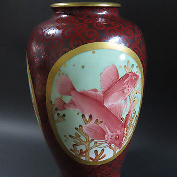 奈良県のお客様より骨董品買取で九谷焼の花瓶を買取ました