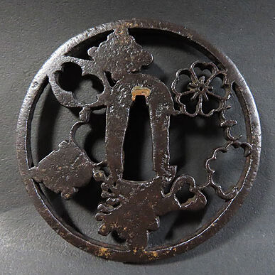 岡山県のお客様より骨董品宅配買取で刀装具の鍔を買取ました