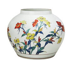 愛知県のお客様より骨董品宅配買取で陶芸作品の酒井田柿右衛門の花瓶を買取ました