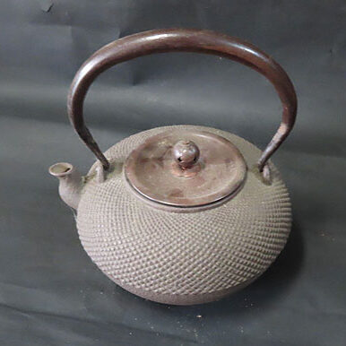 静岡県のお客様より煎茶道具の茶道具で使う鉄瓶を買取ました