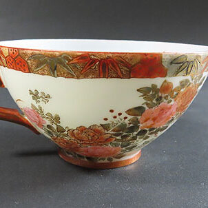 千葉県のお客様より骨董品買取で九谷焼のコーヒーカップを買取ました