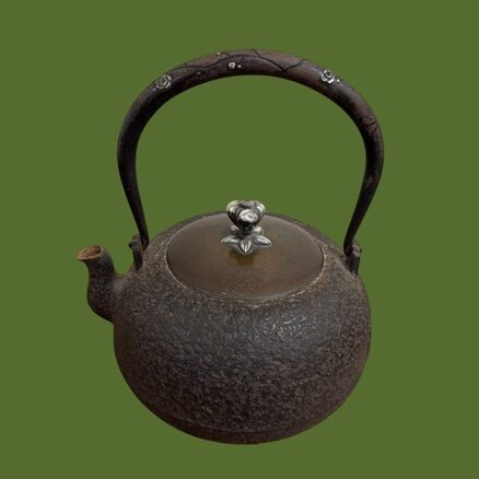 山口県のお客様より骨董品買取で鉄瓶を買取ました