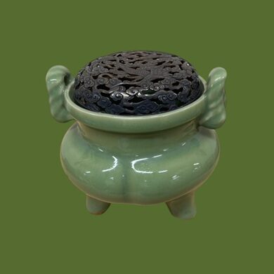 島根県のお客様より骨董品宅配買取で青磁の香炉を買取ました