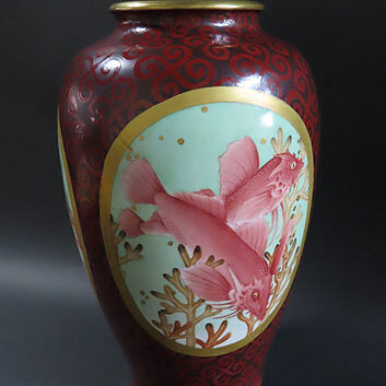 奈良県のお客様より骨董品出張買取で九谷焼の花瓶を買取ました