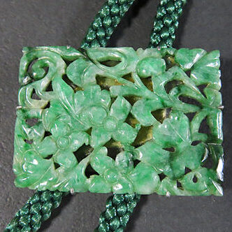 山梨県甲州市のお客様より骨董品宅配買取で翡翠のループタイを買取ました