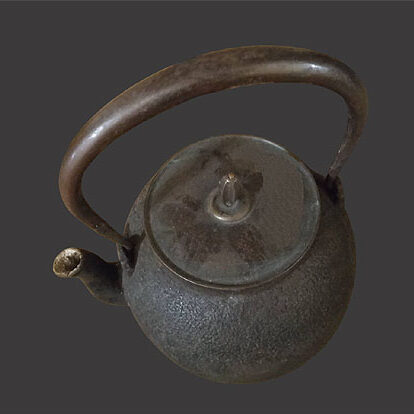 三重県伊賀市のお客様より骨董品宅配買取で鉄瓶を買取ました