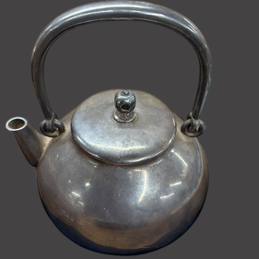 滋賀県のお客様より骨董品出張買取で銀瓶を買取ました