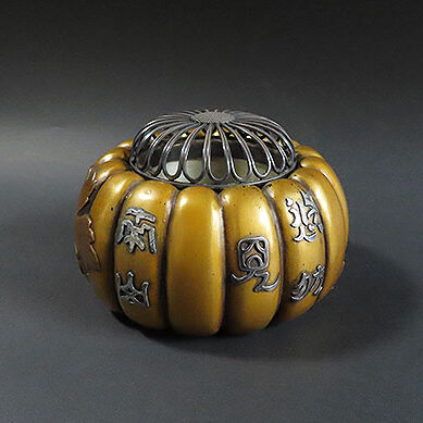 千葉県のお客様より漆芸作品の蒔絵の香炉を買取ました