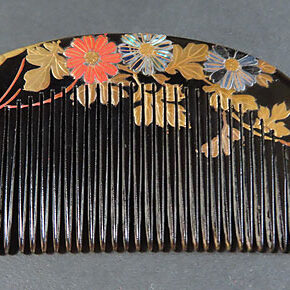 岡山県のお客様より骨董品持ち込み買取で櫛・笄を買取ました