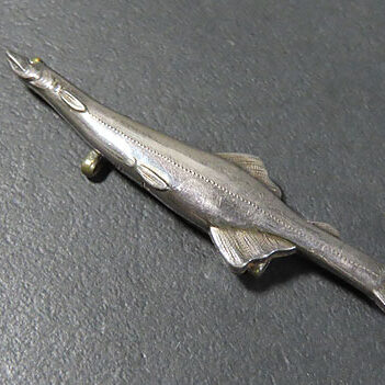 茨城県のお客様より骨董品買取で帯留めを買取ました