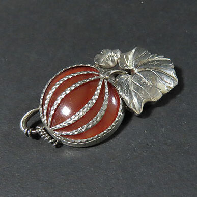 山梨県南アルプス市のお客様より骨董品宅配買取で帯留めを買取ました