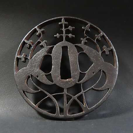 滋賀県東近江市のお客様より骨董品出張買取で刀装具の鍔を買取ました