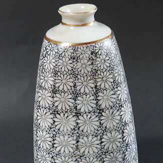 奈良県のお客様より九谷焼の徳利を買取ました