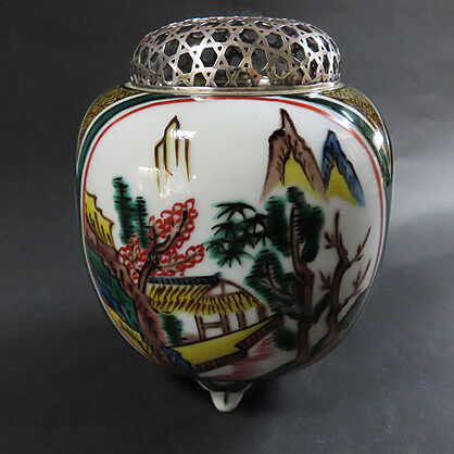 大阪のお客様より骨董品宅配買取で九谷焼の香炉を買取ました