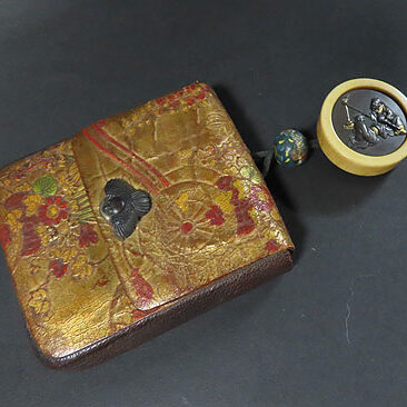 徳島県のお客様より骨董品買取で根付と印籠の提げ物を買取ました