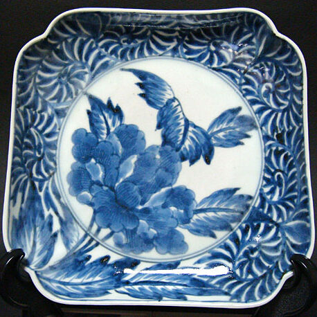 北海道のお客様より伊万里焼の染付皿を買取ました