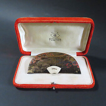 岩手県のお客様より骨董品買取で綺麗な蒔絵の櫛を買取ました