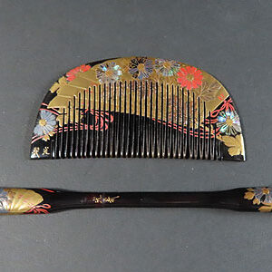 滋賀県のお客様より蒔絵の漆芸作品で櫛・笄を買取ました