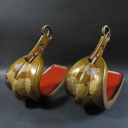 鳥取県倉吉市のお客様より骨董品出張買取で蒔絵の鐙を買取ました