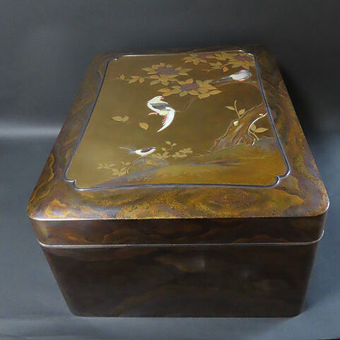 福島県のお客様より骨董品買取で蒔絵の箱を買取ました