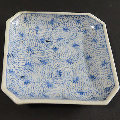 兵庫県のお客様より陶芸作品の伊万里焼を買取ました